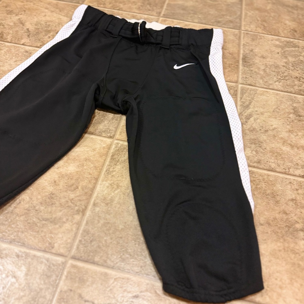 Nike Mens Team Engineered Football Pants Black White DV3978-012 Size L NEW - Picture 2 of 9